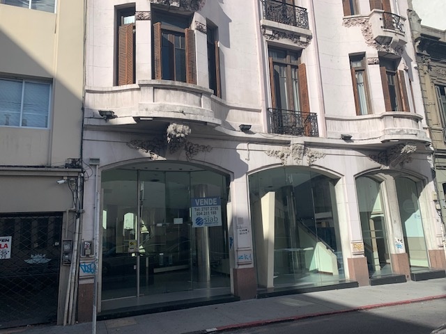 Edificio 1600 m² En excelente estado. 