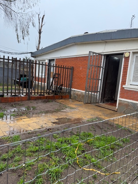 Casita al frente con jardín con cerco uso exclusivo, gastos comunes incluidos