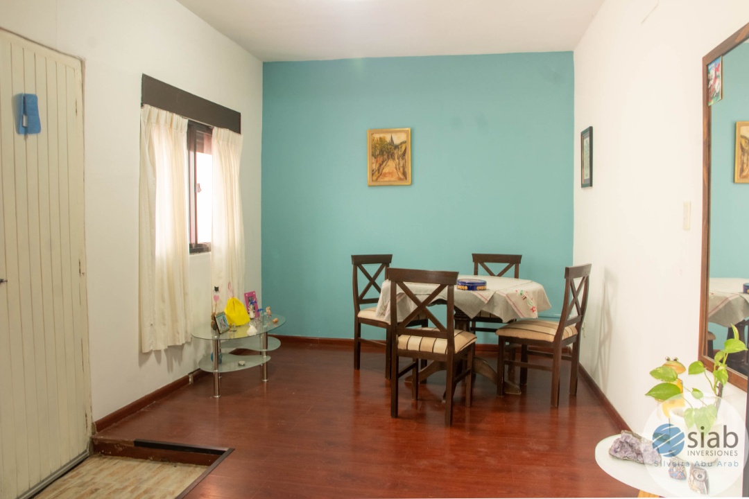 LA COMERCIAL, CASA 1 DORMITORIO, PATIO DELANTERO Y FONDO.