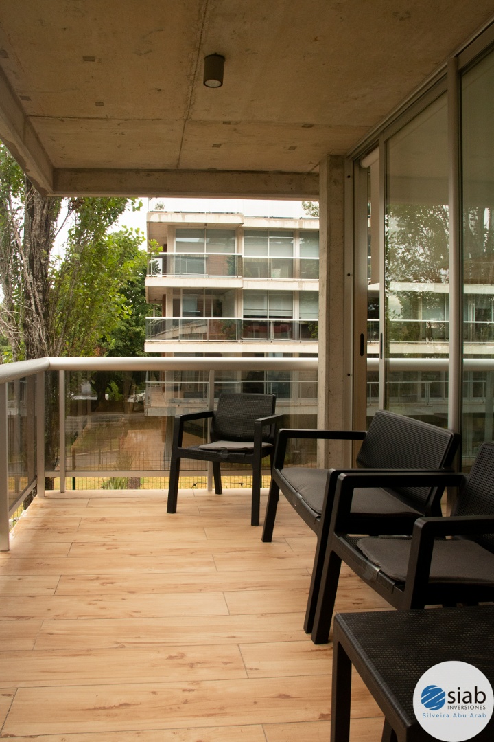 PUNTA DEL ESTE, PARADA 17 MANSA, 2 DORM, 2 BAÑOS, GARAGE , PISCINA CLIMATIZADA , PLAY ROOM, CANCHAS, GYM.