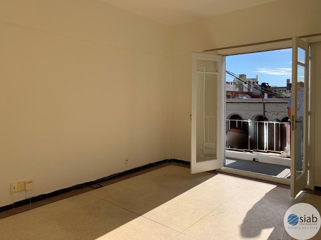 PARQUE RODO, A 100 MTS DE LA RAMBLA, 1 DORMITORIO, SUPER AMPLIO. HERMOSA VISTA. IDEAL EMPRESA U OFICINA