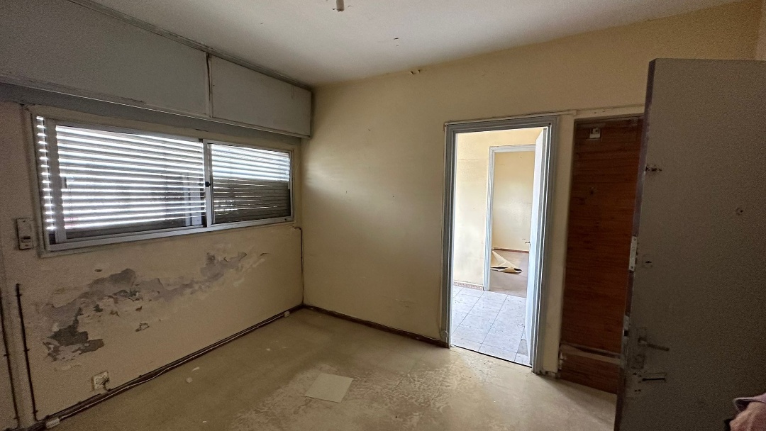 BARRIO SUR , IDEAL VIVIENDA O RENTA. FRENTE A RAMBLA.