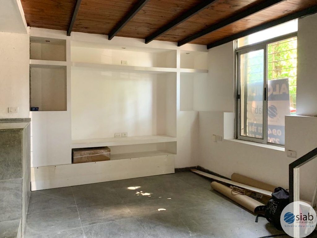 TRES CRUCES, DUPLEX, 3 DORM, 1 BAÑO, PATIO INTERNO, AMPLIO LC.