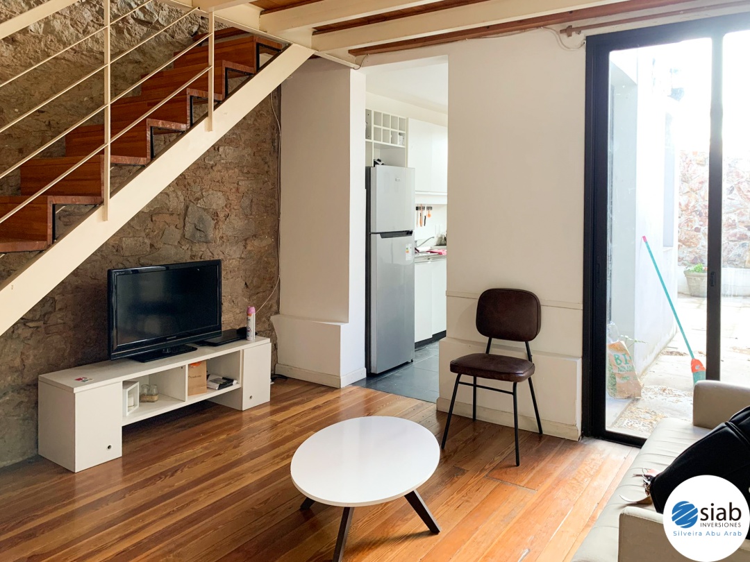 1 dor c/estufa leña, Patio y Parrillero Leña RENTA SEGURA. 