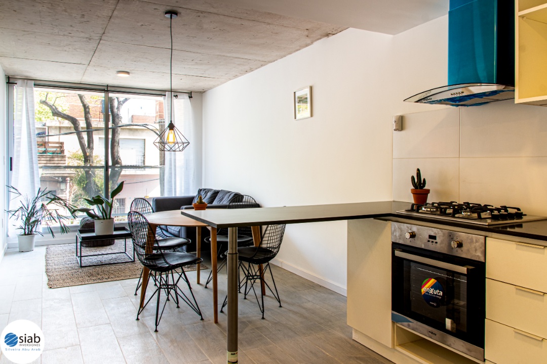 EXCELENTE APTO CON LINEA BLANCA , PARRILLERO EN BALCÓN.